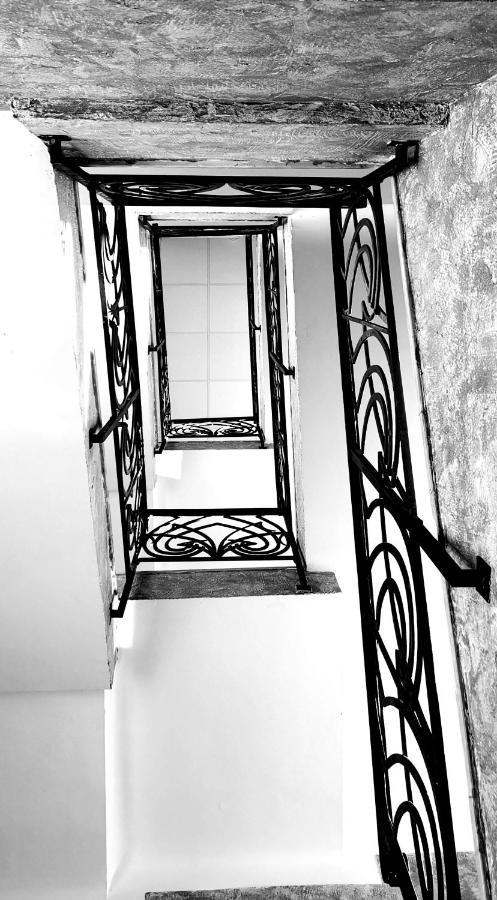 Brit Hotel Acacias Arles Esterno foto